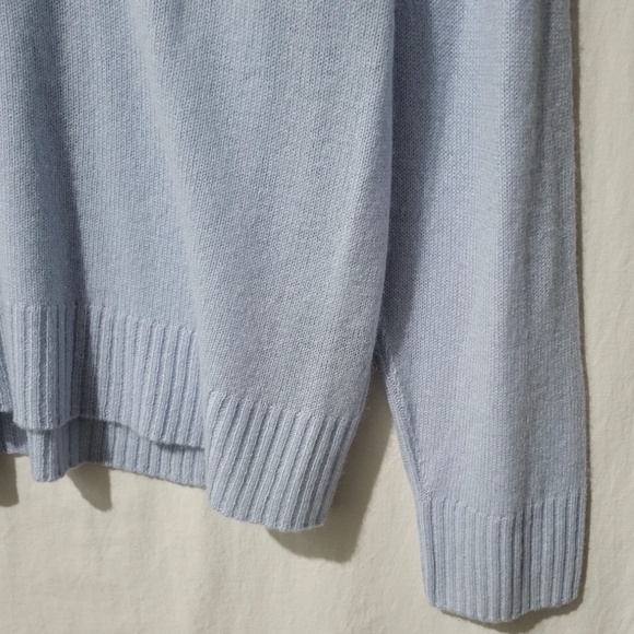 Unworn 360 Cashmere Light Blue Cashmere V-Neck Sweater - Picture 4 of 8